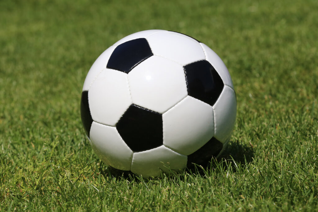 Fußball auf Rasen