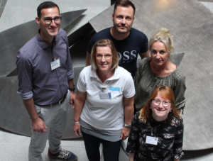 Das Organisationsteam: Marcel Spittel (queerNB e.V.), Anne-Katrin Blank (Weisser Ring und Mitarbeiterin der Kreisverwaltung), Michael Wollmacht (queerNb e.V. und Mitarbeiter der Kreisverwaltung), Heike Rademacher (Senioren- und Behindertenbeauftragte) und Anja Bugenhagen (Gleichstellungsbeauftragte)